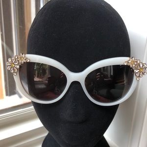 Cute Kate Spade sunglasses